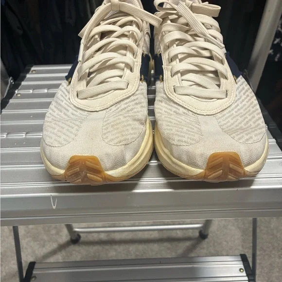 Tracksmith Elliot runner  Cream and Navy Running Shoes Size 9 - Picture 3 of 5